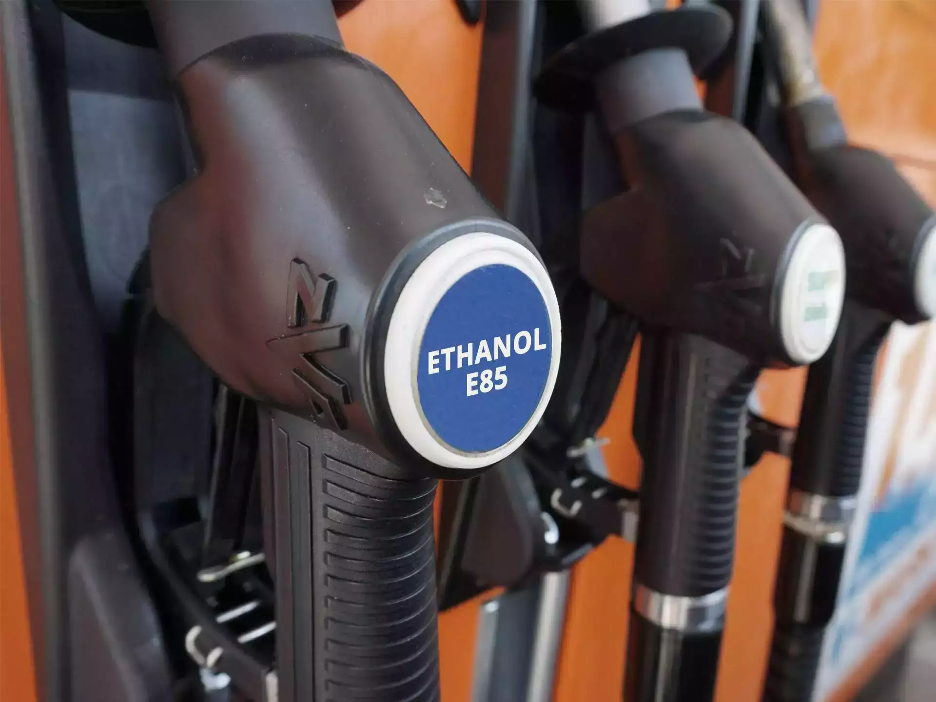 Conversion bioéthanol E85 véhicule américain : économie et impact environnemental réduit